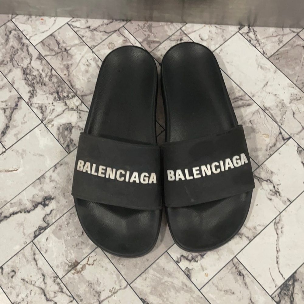 Balenciaga pool slides